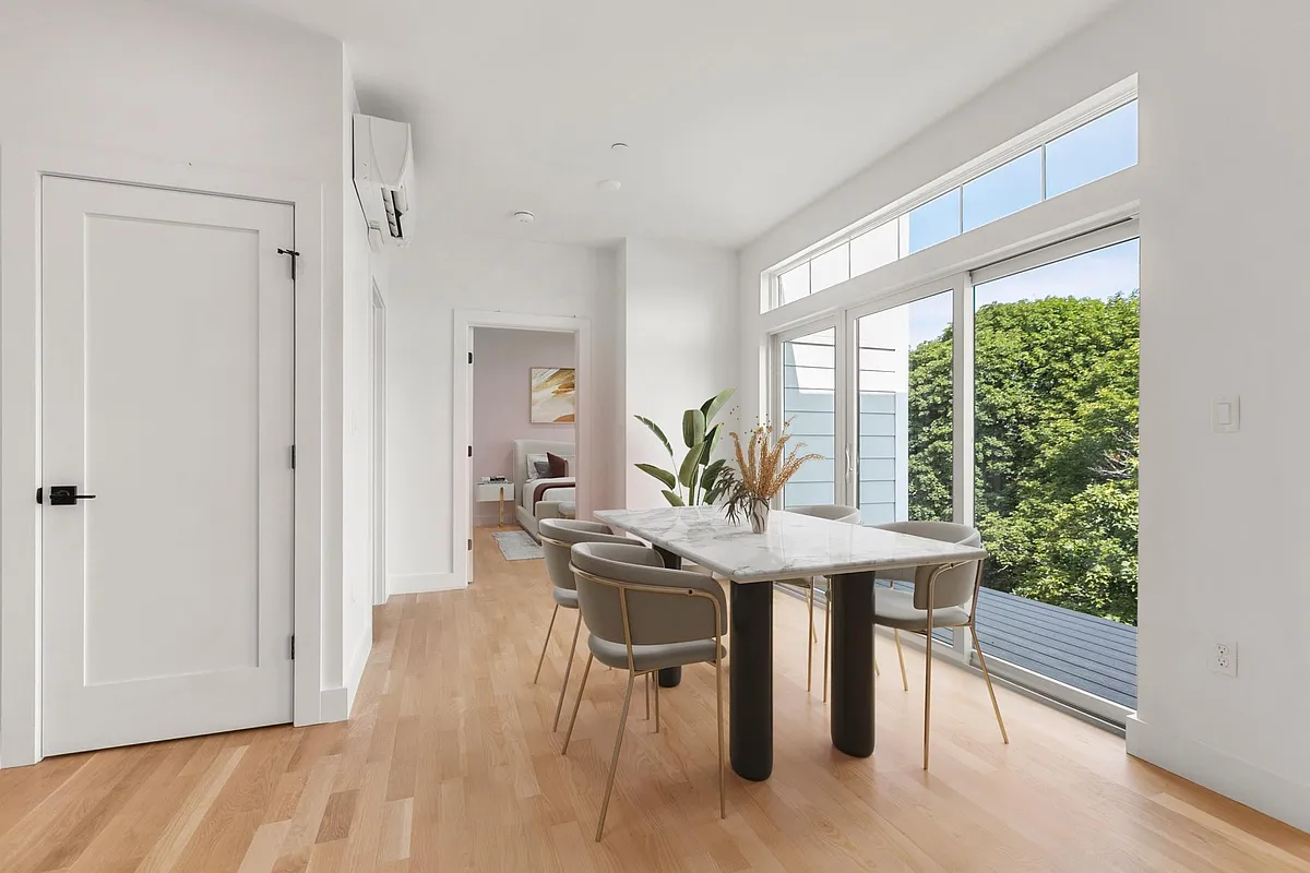 Building Photo - Residence at 581