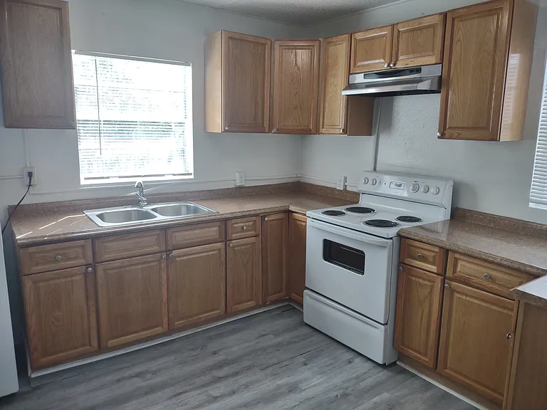 1407 Monroe Ave — Photo 6