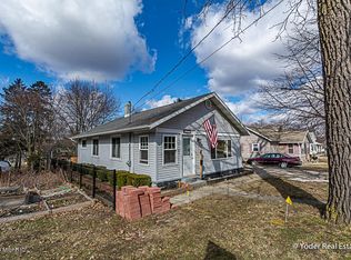 35 S Lincoln St, Rockford, MI 49341