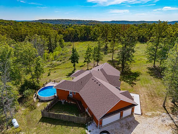 3rd image of 633 E Mountain Drive
