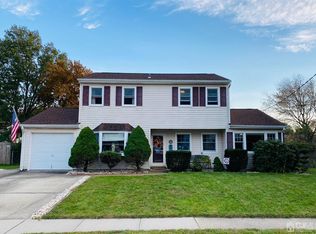 12 10th Ave, Monroe Township, NJ 08831