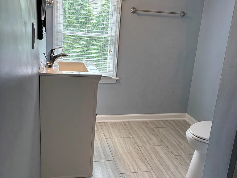 2nd floor / Upstairs Bathroom