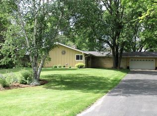 S23W26198 Canterbury Ln, Waukesha, WI 53188