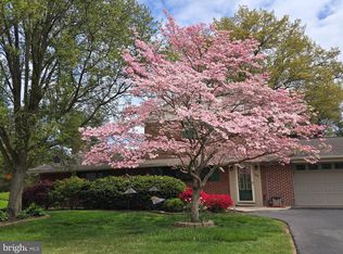 1827 Divot Ct, Lancaster, PA 17602