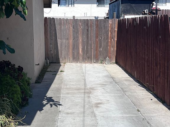 3rd image of 1829 Aileron Ave