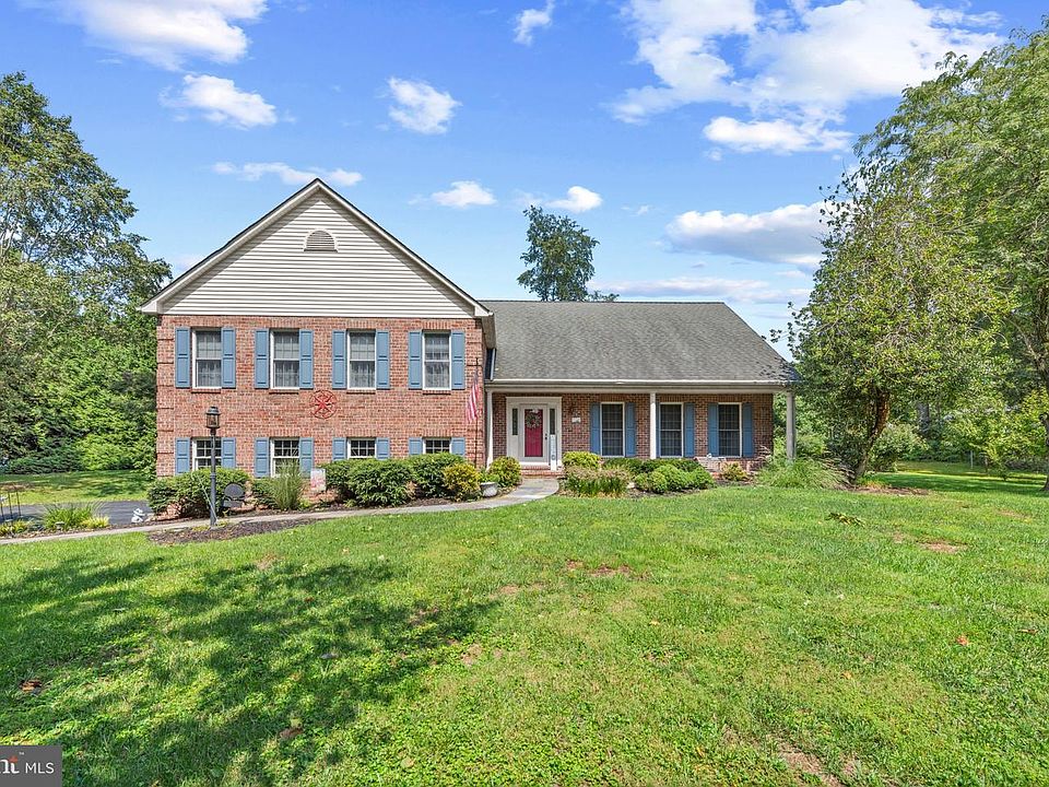 1st image of 30 Huntington Pl