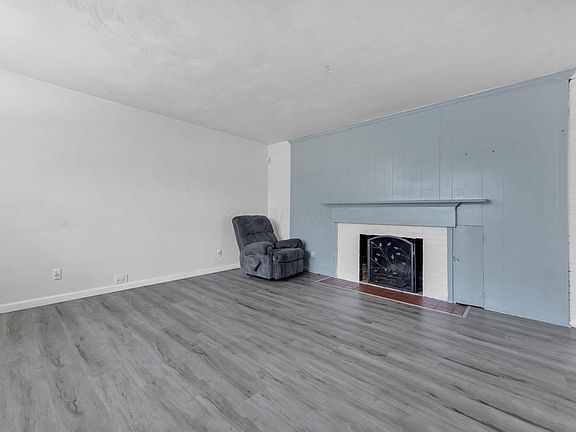 4th image of 1370 Erickson Rd