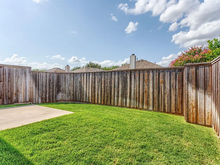 2356 Jaguar Dr — Photo 12