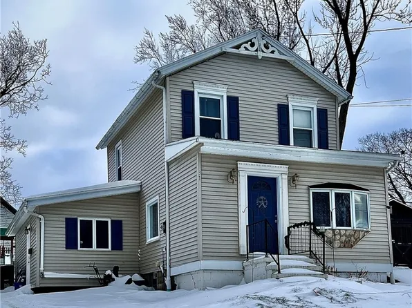 31 Monroe St, Silver Creek, NY 14136