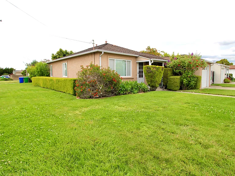 15539 Vassar Ave — Photo 2