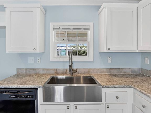 2nd image of 12415 Thonotosassa Rd #101