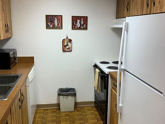 5th image of 3900 S Ocean Shore Blvd APT 10
