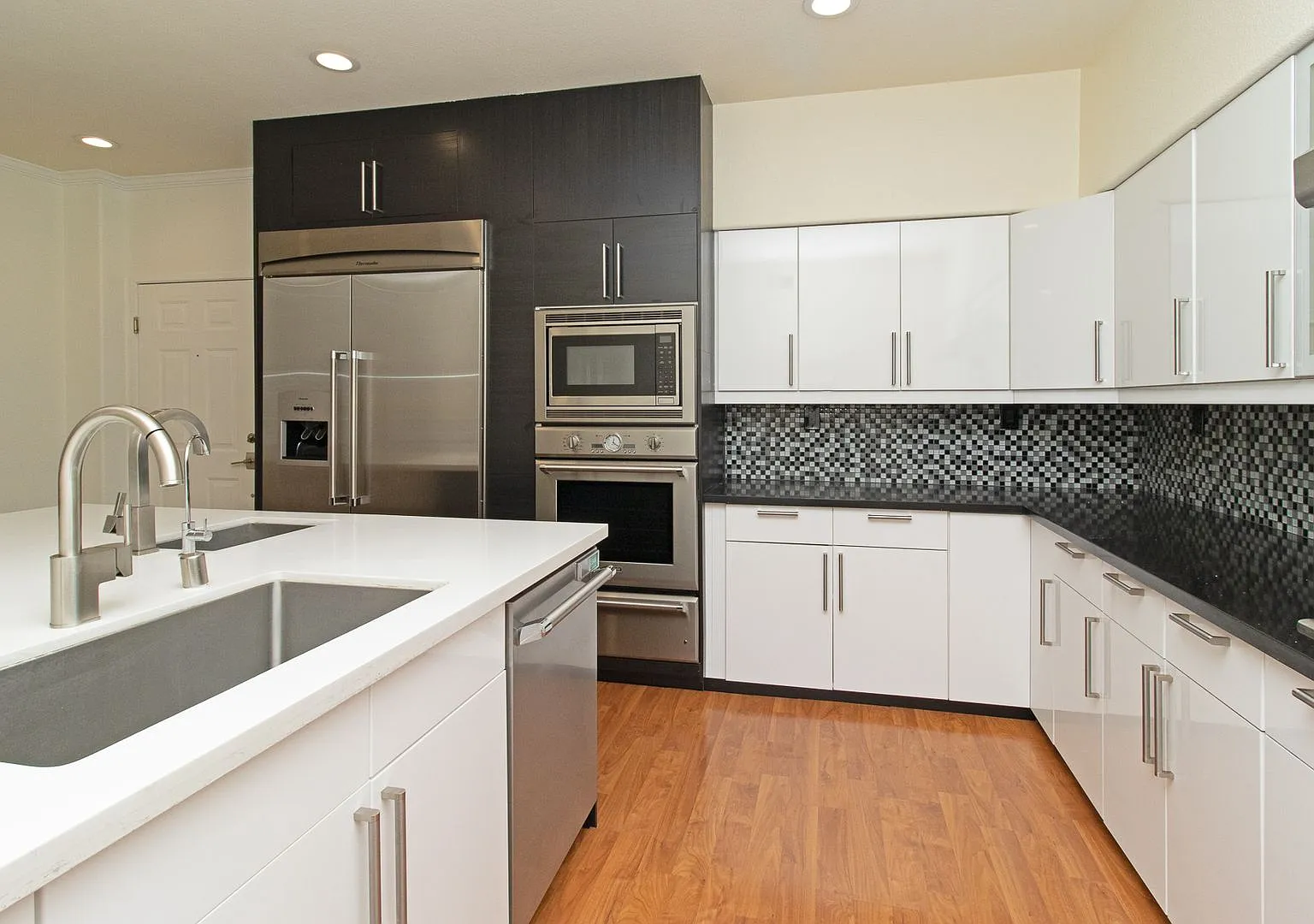 Downstairs 3 Bed Condo Located in Carmel Valley! — Photo 1