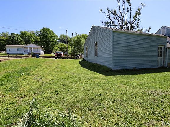 3rd image of 804 Richeson Rd