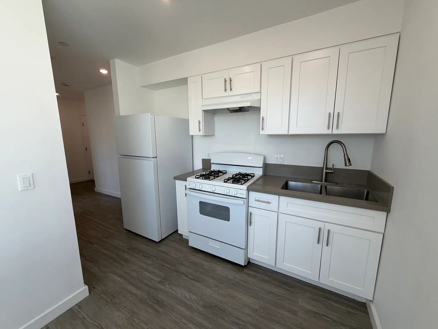 1 bed, 325 sqft, $1,800 — Photo 2