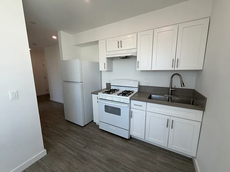 937 E 25th St #101 — Photo 2