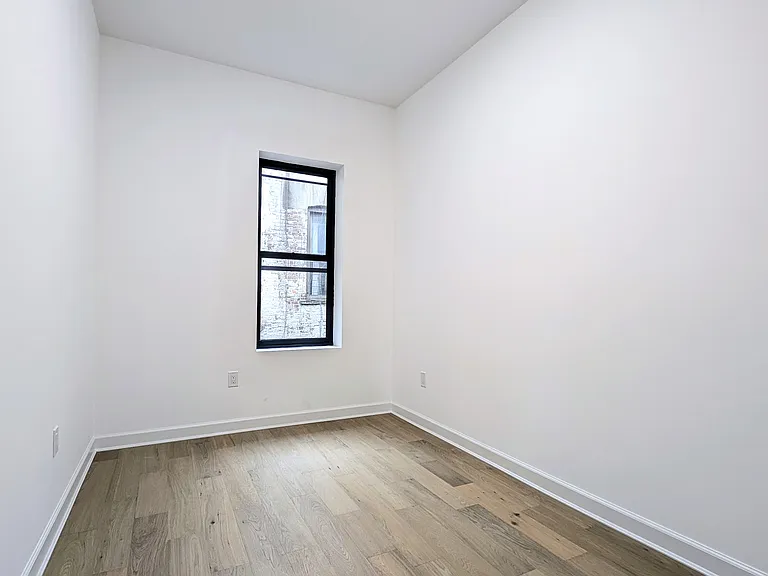 1701 Gates Ave #3R — Photo 9