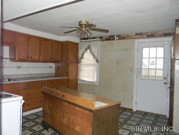 4th image of 2418 Madison Ave