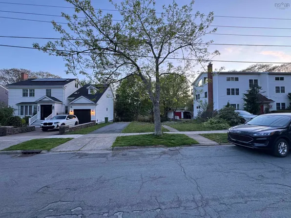 958 Bellevue Ave S, Halifax, NS B3H 3L7