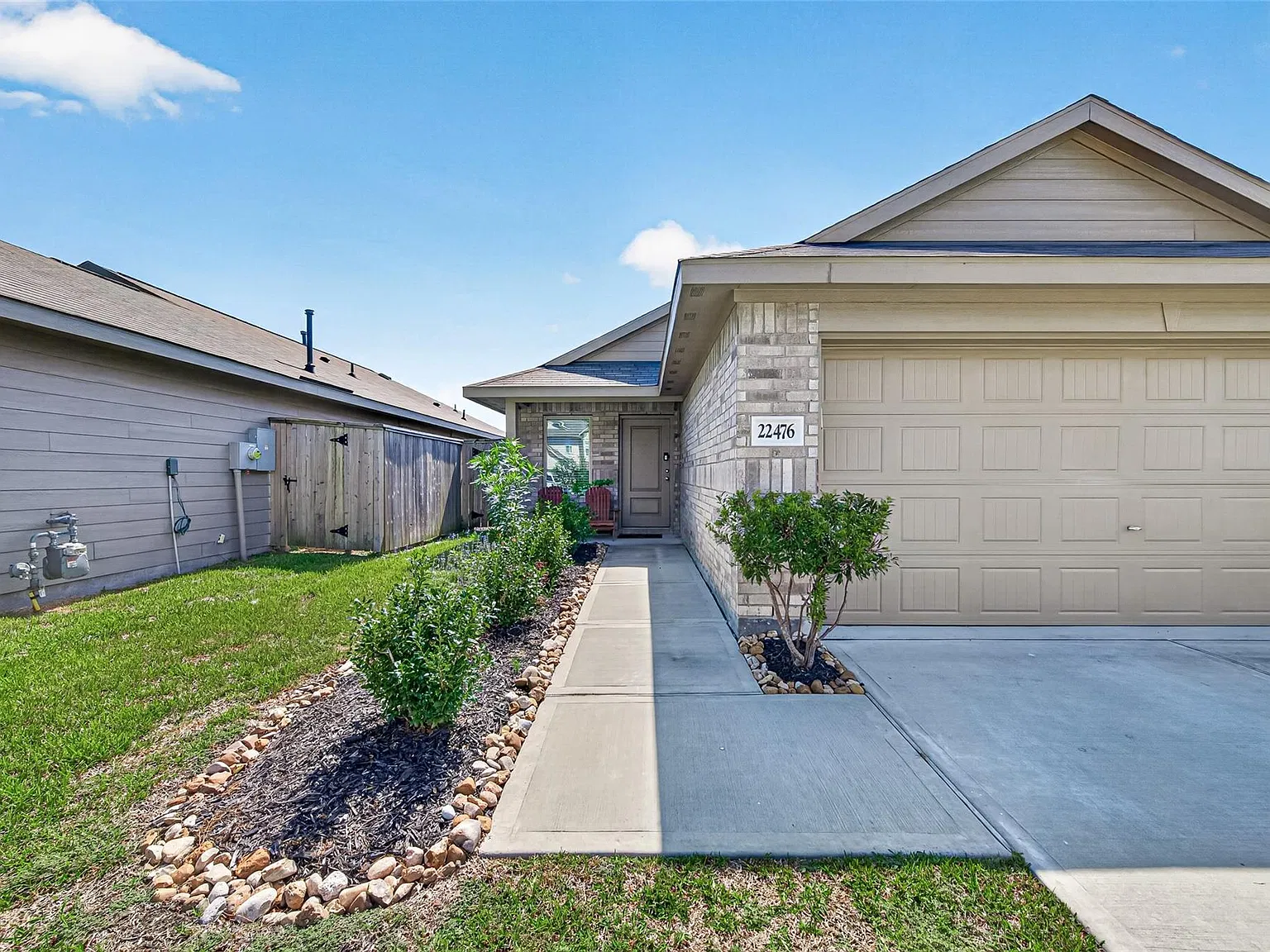 3 bed, 2.0 bath, 1320 sqft, $1,700 — Photo 1