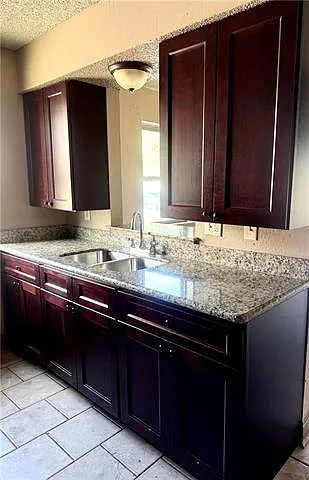 2 bed, 1.5 bath, 900 sqft, $1,100 — Photo 3