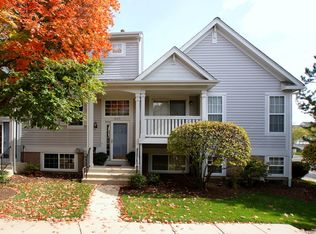 1063 Manchester Cir, Grayslake, IL 60030