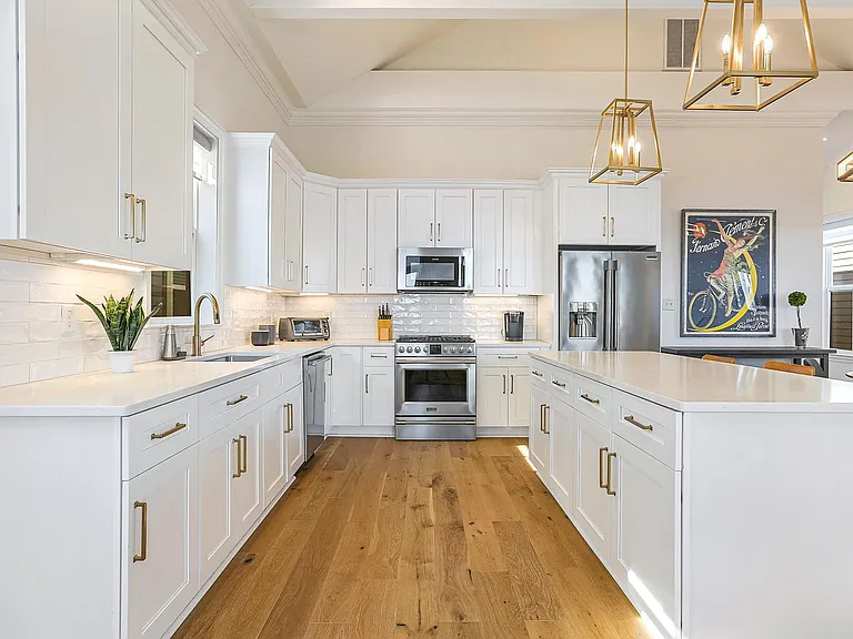 2406 Valence St — Photo 9