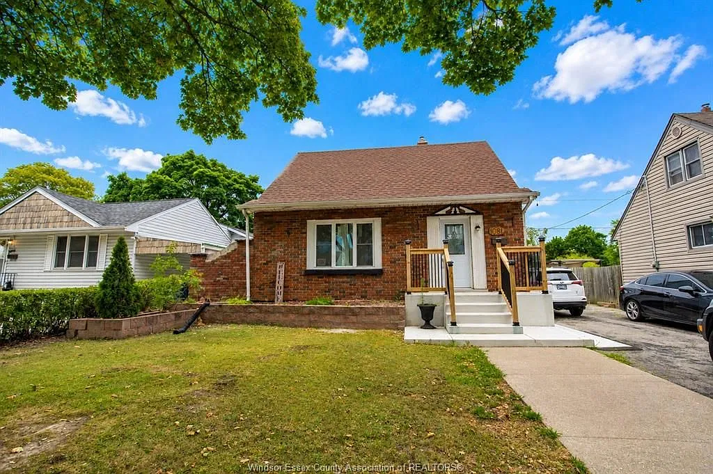 3 bed, $1,950 — Photo 1