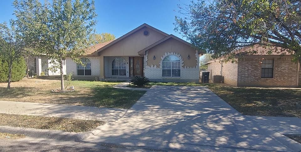 1st image of 1580 Nelly Mae Glass Dr