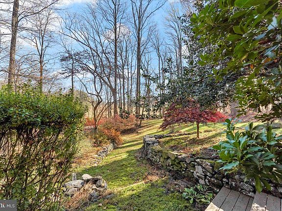 5th image of 822 Starvegut Ln