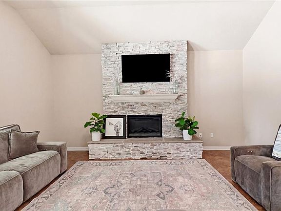 2nd image of 116 Meadow Spring Pl