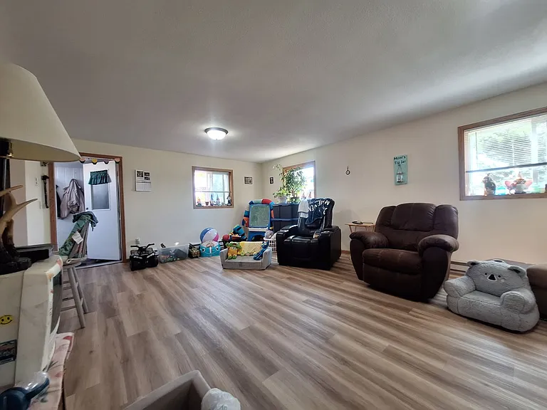 2406 Hill Ave — Photo 1