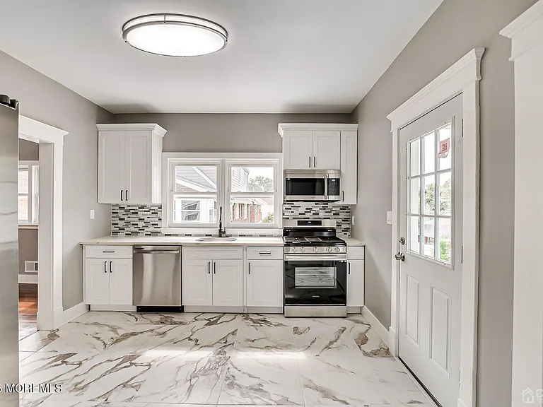 48 Johnson Pl — Photo 17