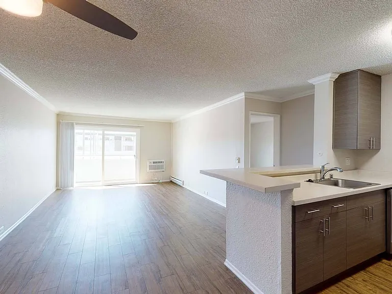 Eight 80 Newport Beach — Photo 217