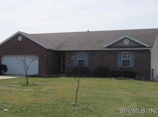 32907 Irish Ln, Brighton, IL 62012