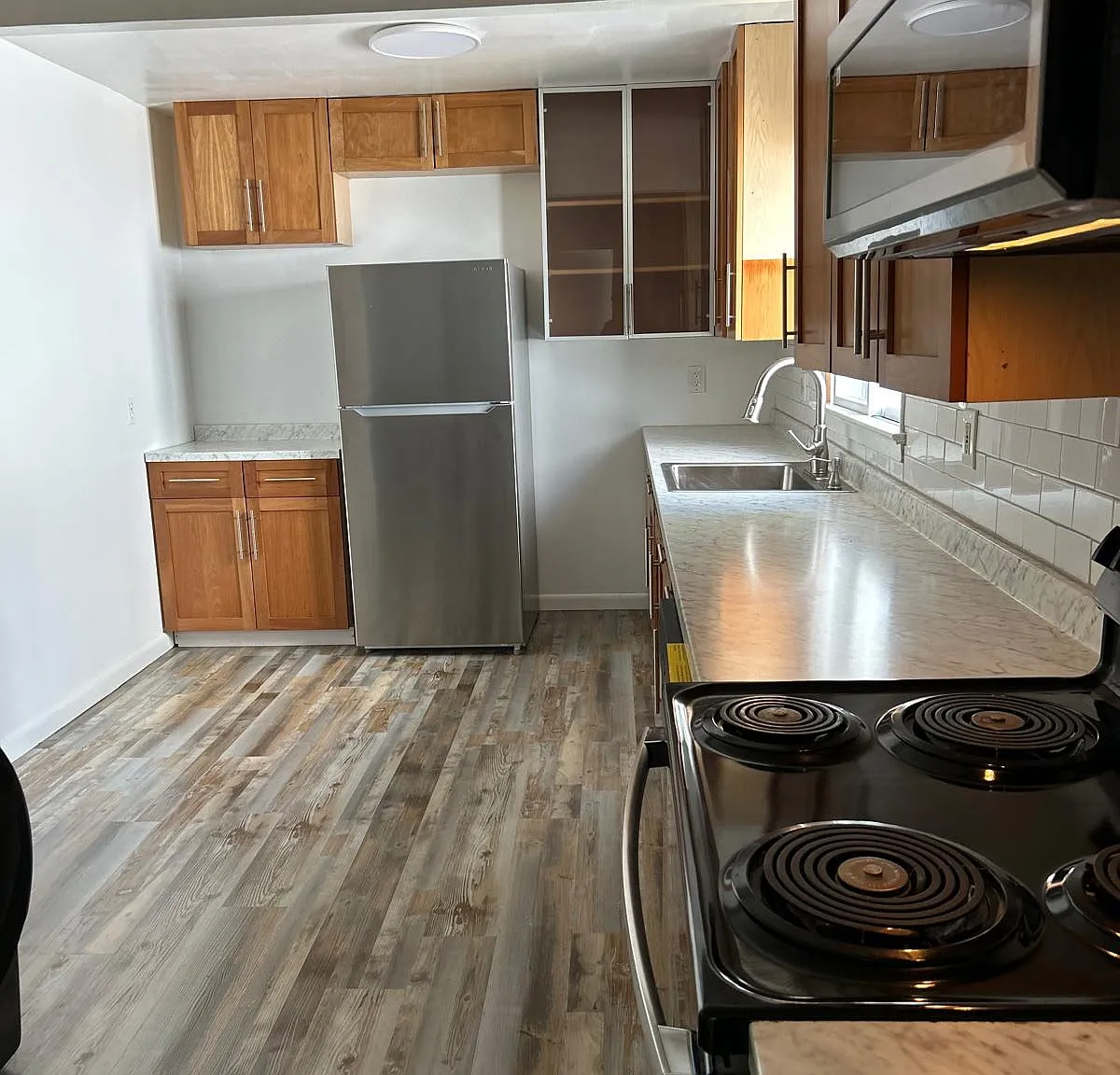 3 bed, 1300 sqft, $2,700 — Photo 2