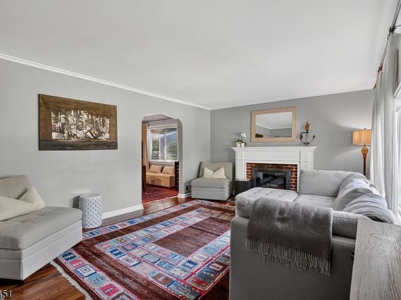 2nd image of 28 Kew Dr