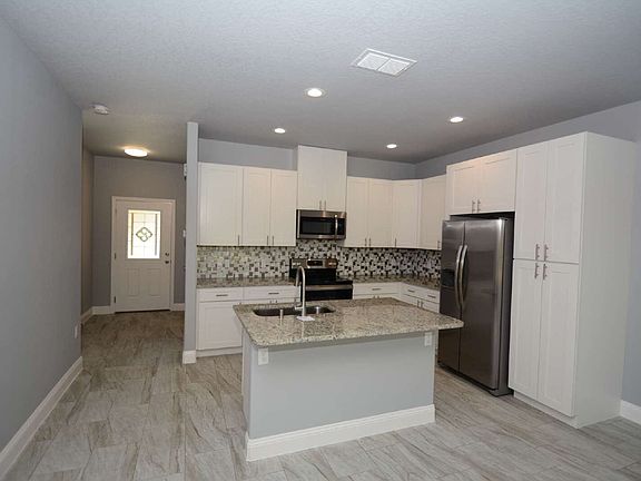 4th image of 25 Rosepetal Ln #B