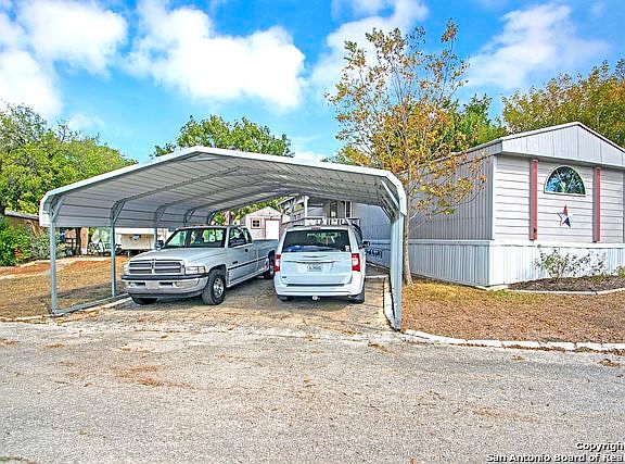 2nd image of 185 Leafy Ln