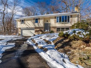 35 Cold Spring Cir, Shelton, CT 06484
