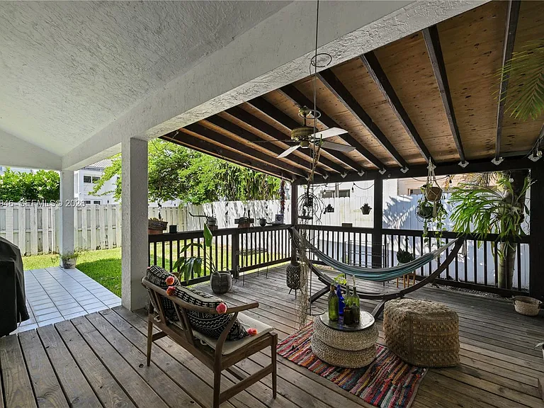 21150 NE 3rd Ave — Photo 32