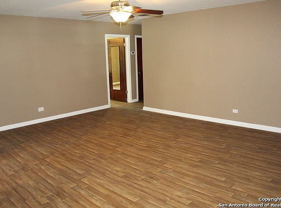 4th image of 522 Wright Ave