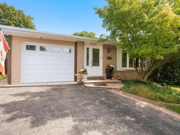 3202 Centennial Dr, Burlington, ON L7M 1C2