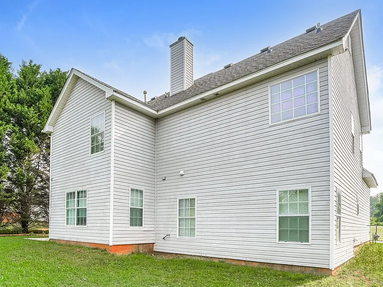 260 Greenway Dr — Photo 17