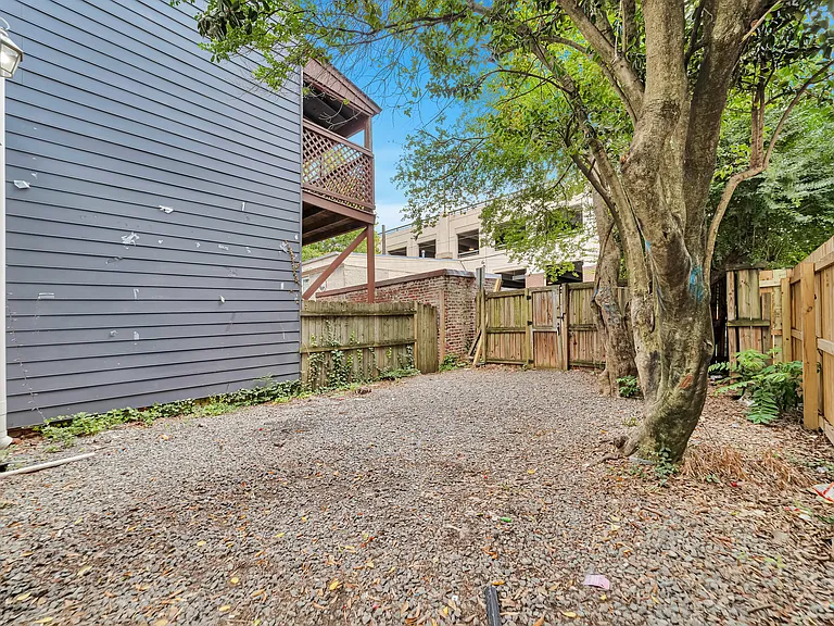 1233 W Cary St — Photo 17