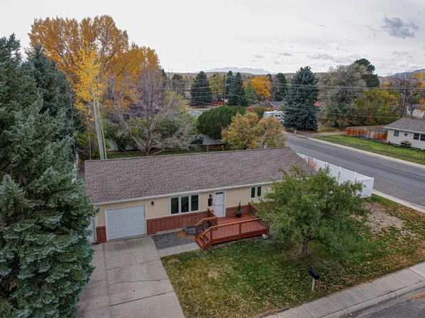1302 Red Butte Ave, Cody, WY 82414