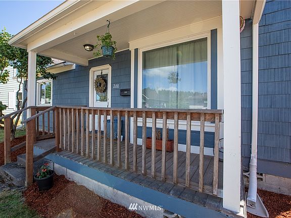 Nice quiet, inviting covered front porch. 