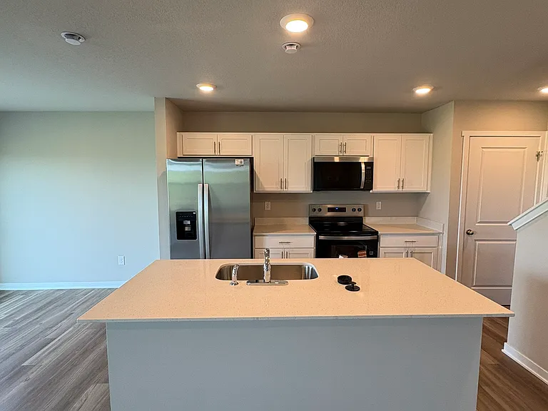 1069 Daisy Ln #1 — Photo 5