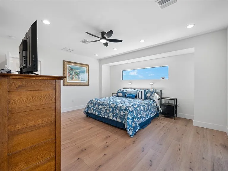 2200 Bay Blvd #A — Photo 36