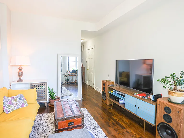 2341 W Charleston St #3R — Photo 4